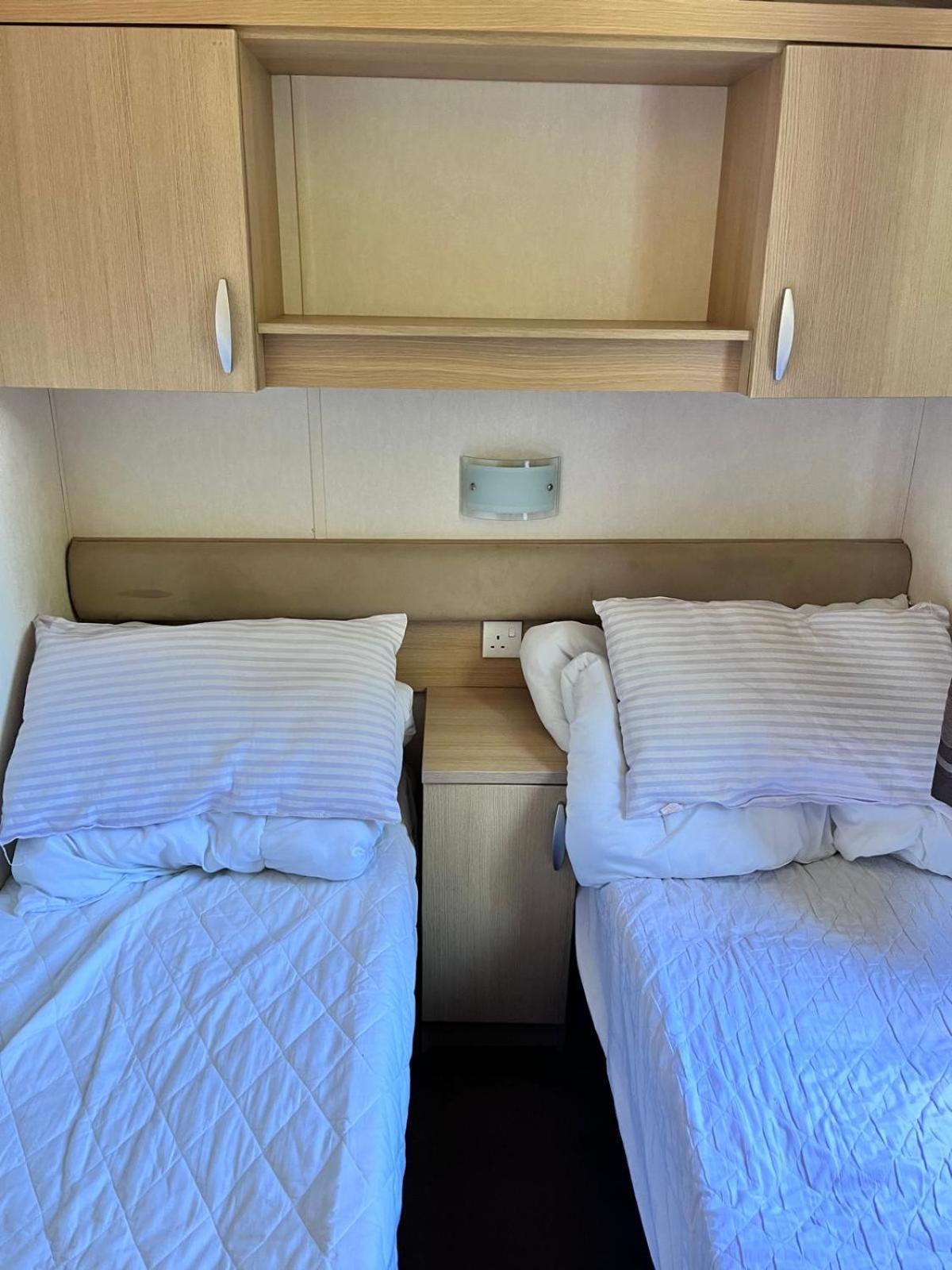 Van Number 123 Beautiful Caravan Sleeps 4 Aberystwyth Zewnętrze zdjęcie
